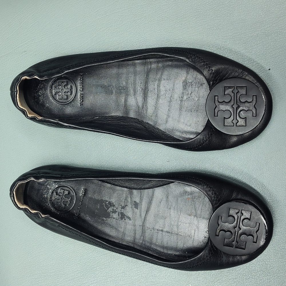 Tory Burch Black Leather Ballet Flats with Medallion Logo Size 5